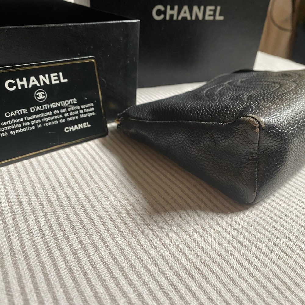 SOLD Authentic Chanel Makeup pouch - black leather - Picture 7 of 8